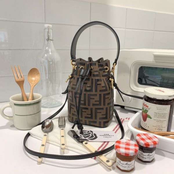圖片 FENDI FF Logo Mon Tresor 水桶包