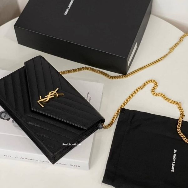 圖片  【YSL】MONOGRAM系列V字縫線魚子醬牛皮金屬LOGO金鍊肩背信封包