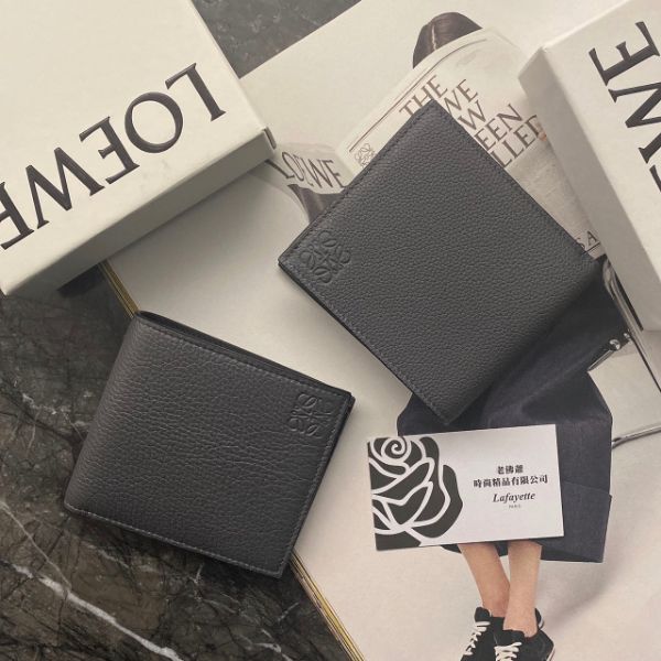 圖片 LOEWE 灰色粒紋 8卡短夾