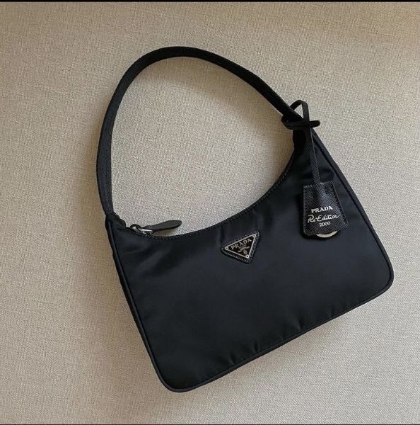 圖片 Prada 1NE204 Re-Edition 迷你 Hobo 包 黑色