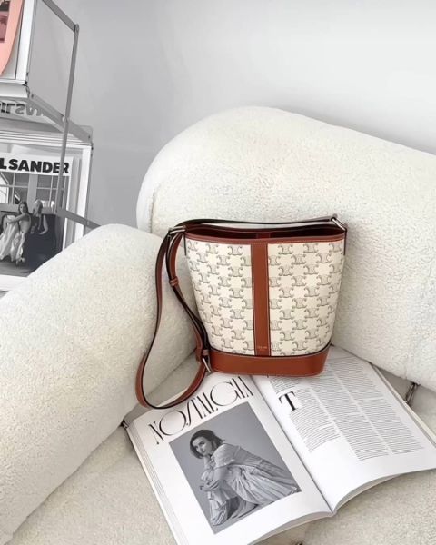 圖片 Celine｜Small Bucket In Triomphe Canvas