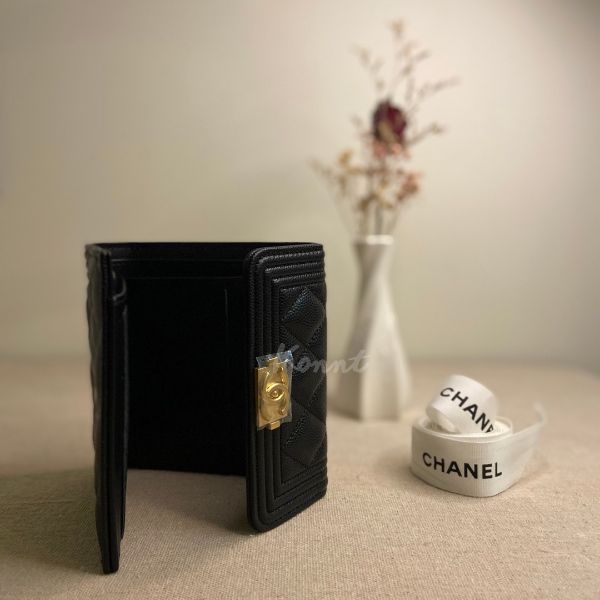 圖片 CHANEL BOY 黑金三折荔枝紋短夾