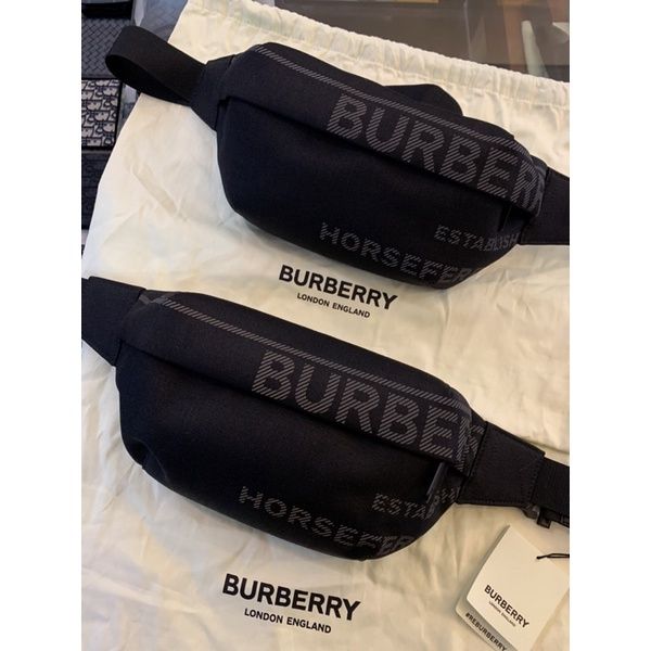 圖片 Burberry 經典 字母logo設計 新款 黑色男生腰包