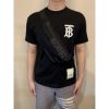 圖片 Burberry 經典 字母logo設計 新款 黑色男生腰包