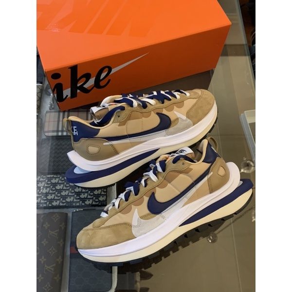 圖片 Nike x Sacai VaporWaffle 聯名 雙勾 麂皮 拼接 解構 奶茶色 球鞋 預購