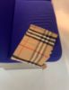 圖片 Burberry 80568501 格紋經典喀什米爾圍巾 典藏米色