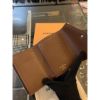 圖片 Louis Vuitton LV 經典老花設計 粉扣女生 扣子短夾