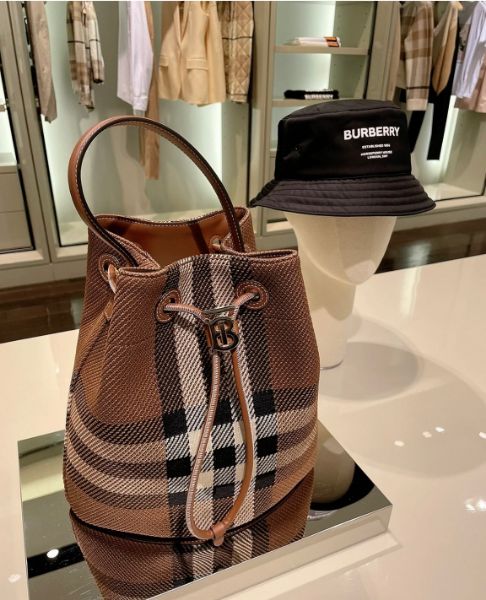 圖片 Burberry 80561381 小型針織格紋拼皮革 TB 水桶包
