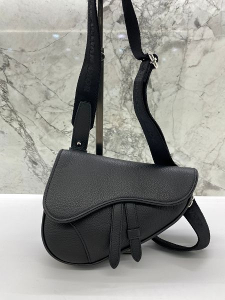 圖片 Dior 迪奧 Saddle 迷你顆粒小牛皮馬鞍肩背包 黑色