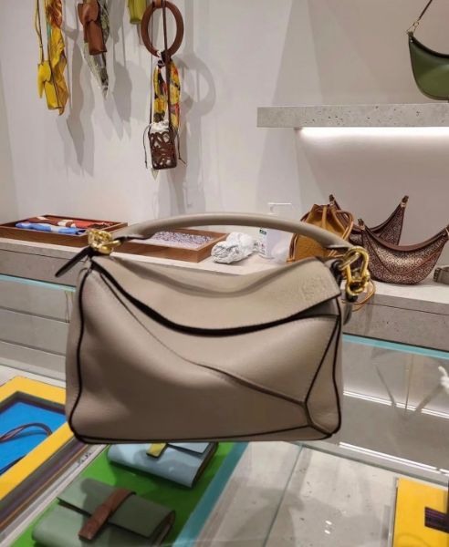 圖片 Loewe 小款柔軟粒面小牛皮 Puzzle 包 沙色
