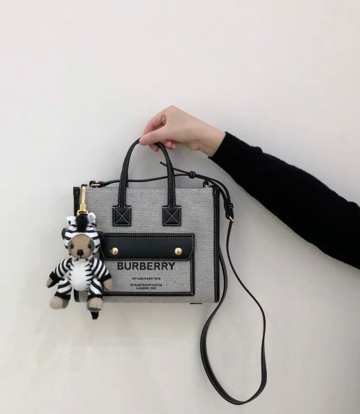 圖片 Burberry 80441421 Freya 迷你雙色帆布拚皮芙蕾雅包 付長肩帶 黑色