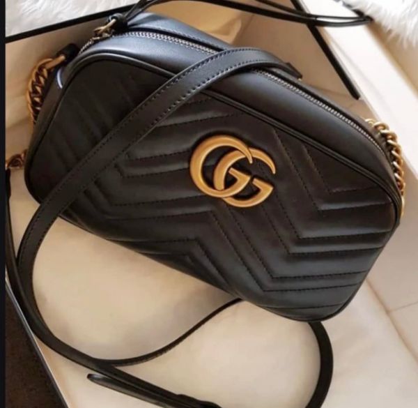 圖片 Gucci 447632 GG Marmont 中款立體浮雕山型紋相機包 黑色