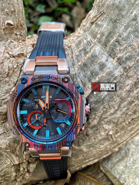 圖片 GSHOCK 電波 藍牙 太陽能電力 碳纖維核心防護 彩色碳纖維錶圈 彩虹山谷 MTG-B2000XMG-1