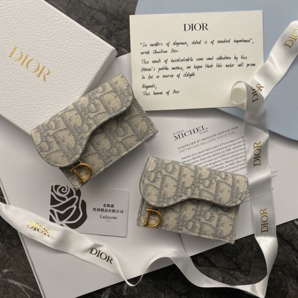 圖片 DIOR Saddle 淺色翻蓋卡片套/零錢包