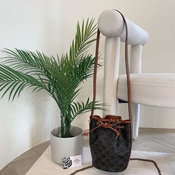 圖片 CELINE TRIOMPHE DRAWSTRING 凱旋老花水桶包