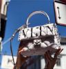 圖片 Valentino VLTN 塗鴉小牛皮 Candystud 包 白色