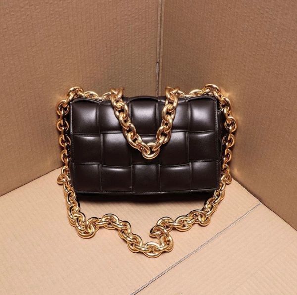 圖片 Bottega Veneta 631421 Padded Cassette 小羊皮金鍊包 黑色