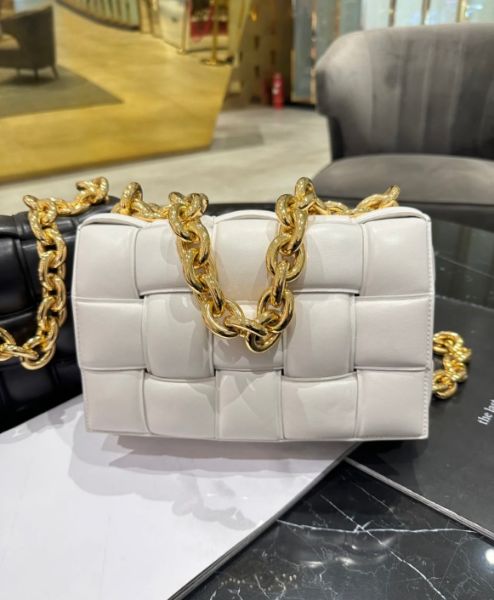 圖片 Bottega Veneta 631421 Padded Cassette小羊皮金鍊包    白色