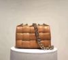 圖片 Bottega Veneta 631421 Padded Cassette 小羊皮金鍊包 焦糖色