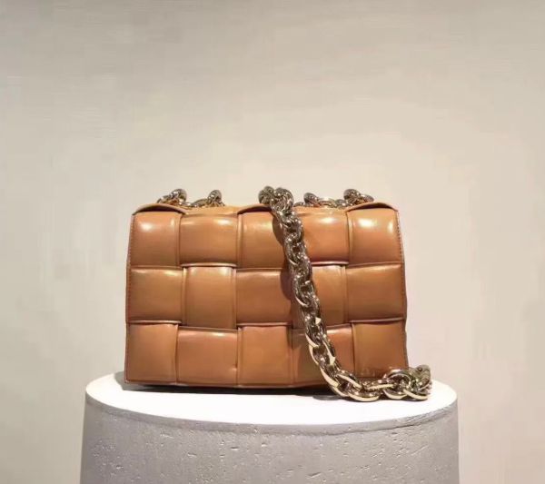 圖片 Bottega Veneta 631421 Padded Cassette 小羊皮金鍊包 焦糖色