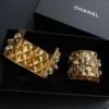 圖片  Chanel 21早秋手工 VIC 生日禮 金色水鑽珍珠手鐲一對