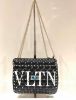 圖片 Valentino Rockstud 中款VLTN Spike 鉚釘兩用包 黑色