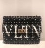 圖片 Valentino Rockstud 中款VLTN Spike 鉚釘兩用包 黑色