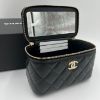 圖片 CHANEL 香奈兒 小羊皮與金色金屬 鏈子化妝包 黑色   AP2846B0846194305