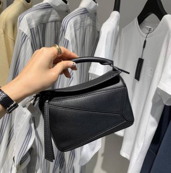 圖片 Loewe Mini 迷你經典小牛皮 Puzzle 包 黑色