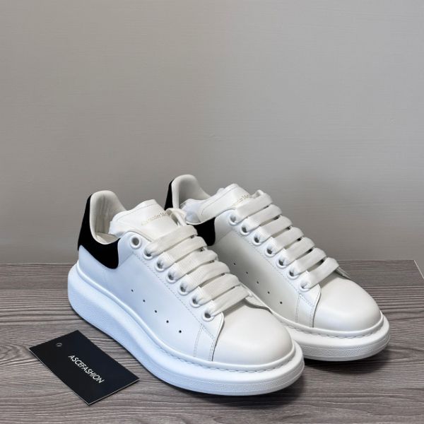 圖片 Alexander McQueen 經典黑尾小白鞋 麂皮/牛皮 