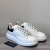 圖片 Alexander McQueen 經典黑尾小白鞋 麂皮/牛皮 