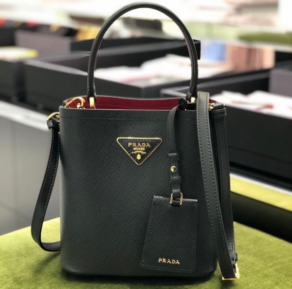 圖片 Prada 1BA217 小款 Double Saffiano Panier 皮革水桶包 黑色