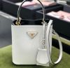 圖片 Prada 1BA217 小款 Double Saffiano Panier 皮革水桶包 白色