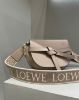 圖片 Loewe 柔軟小牛皮緹花迷你 Gate 包 沙色