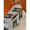 圖片 Hermes 經典 H logo設計 大象灰搭配白色 男生 球鞋