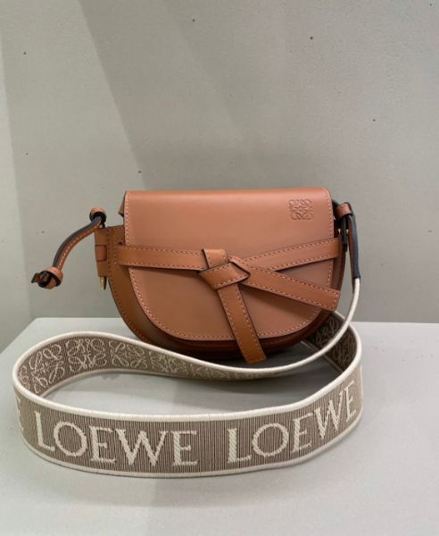 圖片 Loewe 柔軟小牛皮緹花迷你 Gate 包 焦糖色