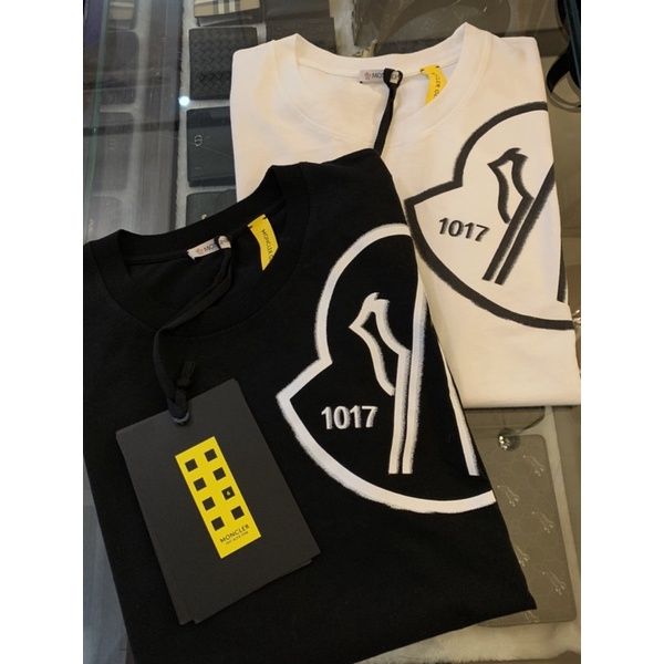 圖片 Moncler 經典 胸口大Logo設計 聯名款式 黑白二色 短袖T恤上衣