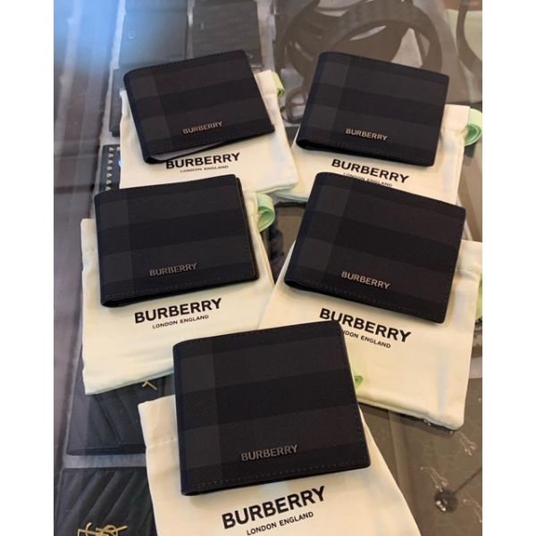 圖片 Burberry 經典黑灰色 格紋設計 搭配立體字母設計 短夾