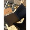 圖片 Burberry 經典黑灰色 格紋設計 搭配立體字母設計 短夾