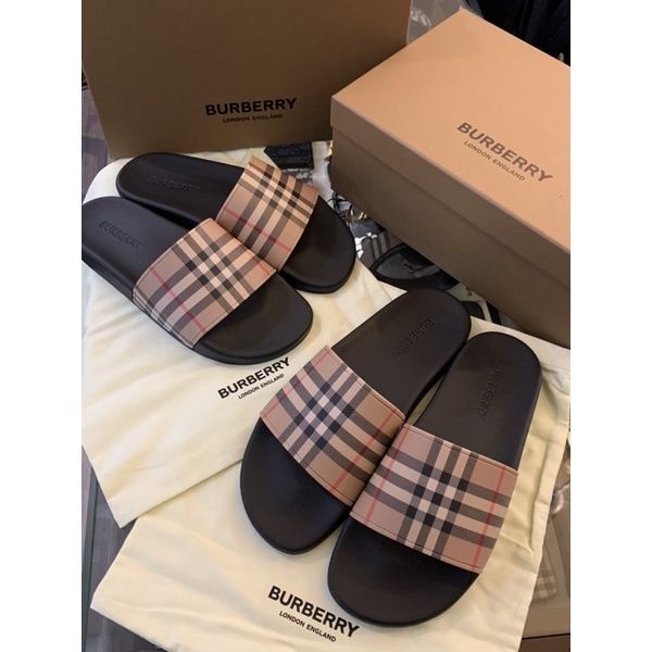 圖片 Burberry 經典 卡其格紋設計 夏天必備 拖鞋