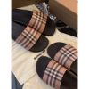 圖片 Burberry 經典 卡其格紋設計 夏天必備 拖鞋