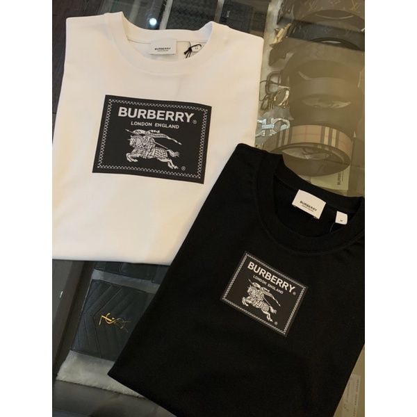 圖片 Burberry 經典 胸口戰馬設計 23年新款 短袖T恤上衣 黑白二色