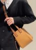 圖片 Loewe 小型柔軟粒面小牛皮 Hammock 包 淺焦糖色