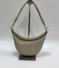 圖片 Loewe 緞面小牛皮和緹花肩帶 Luna 彎月包  珍珠灰