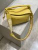 圖片 Loewe 緞面小牛皮小款 Edge Puzzle包 淡黃釉