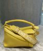 圖片 Loewe 緞面小牛皮小款 Edge Puzzle包 淡黃釉