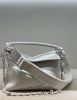 圖片 Loewe 緞面小牛皮小款 Edge Puzzle包  白釉