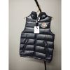 圖片 MONCLER 橡膠元寶標羽絨背心