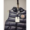 圖片 MONCLER 橡膠元寶標羽絨背心