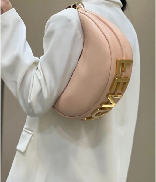 圖片 Fendi 8BR798 小款 Fendigraphy 小牛皮彎月包 粉色